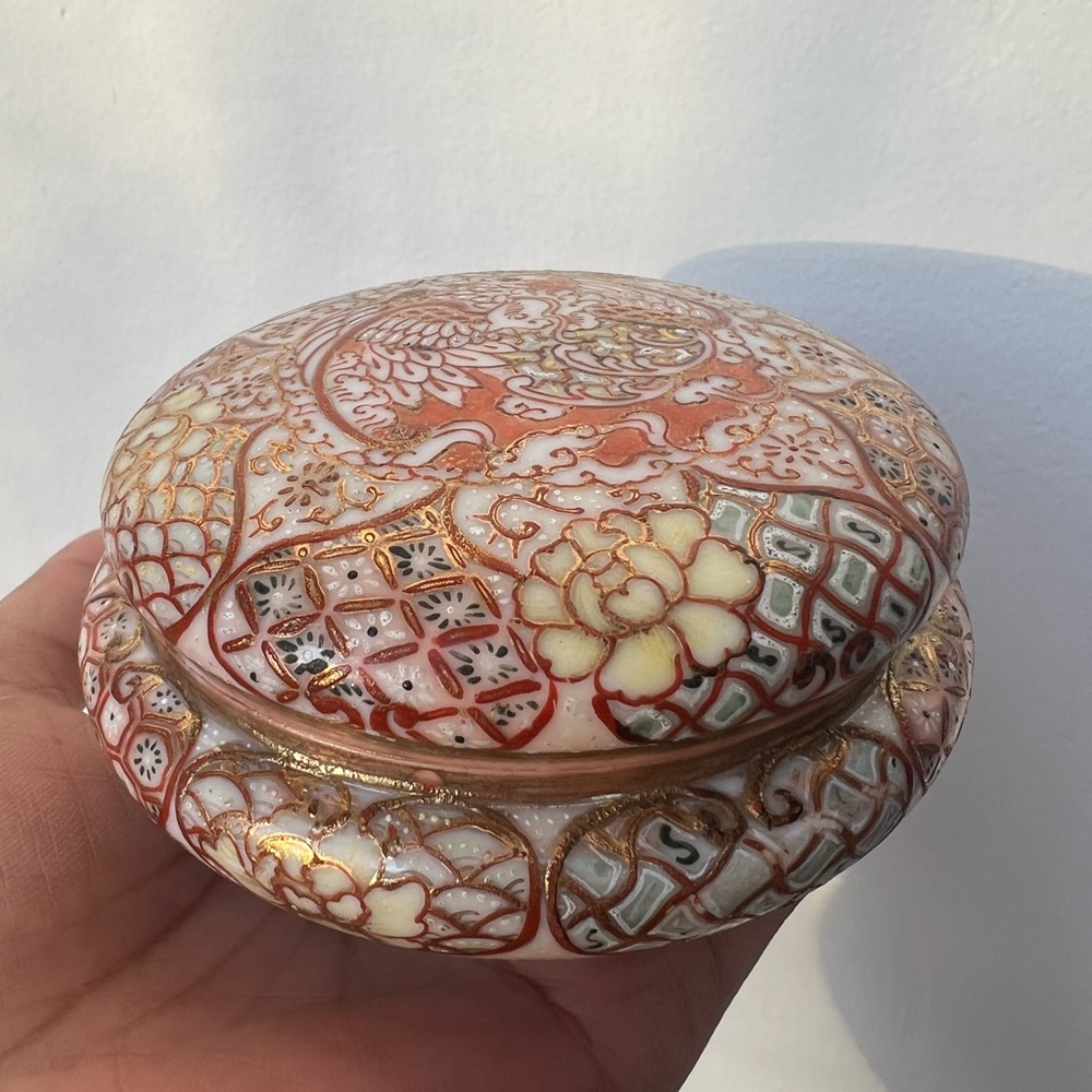 Elegant Asian (Chinese?) antique Decorative porcelain Box